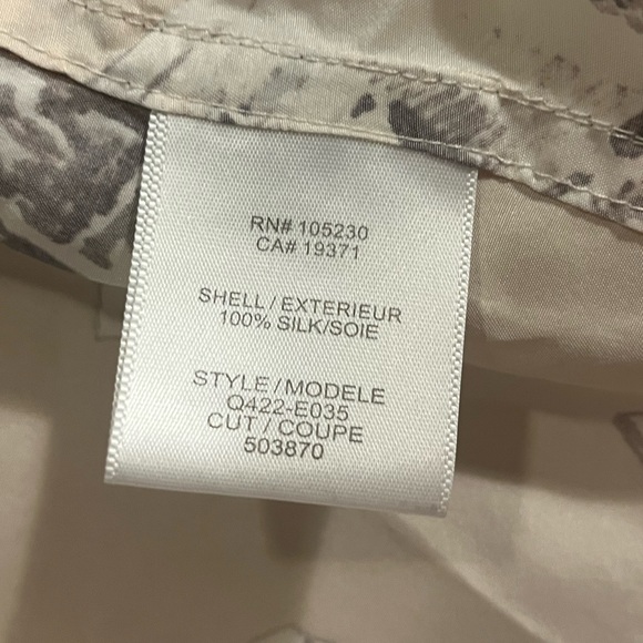 Vintage 100% Silk Equipment Blouse in Beige/Florals - Picture 3 of 4